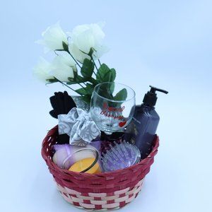 7pc Mothers Day Essential Basket filled with Bath